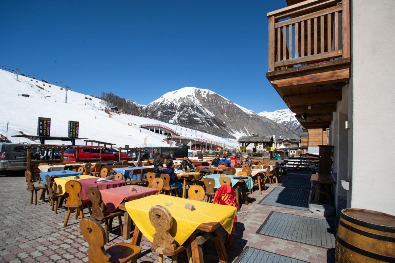 Hotel Helvetia Livigno Exteriör bild