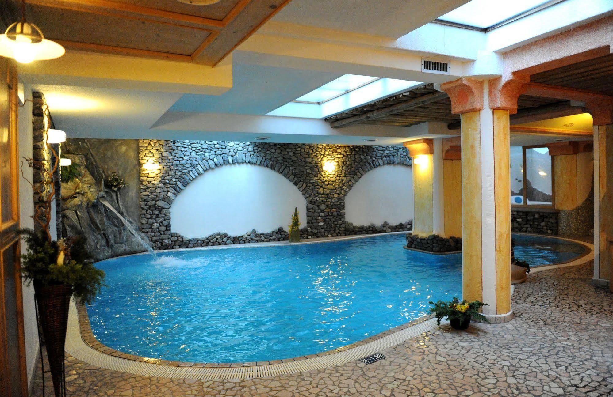 Hotel Helvetia Livigno Exteriör bild